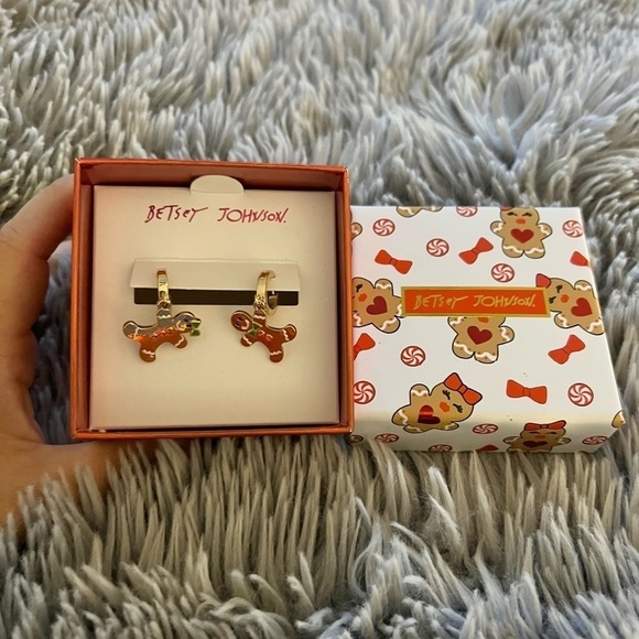 𝅺BETSEY Johnson Gingerbread Drop Earrings Gold Tone - Picture 3 of 4